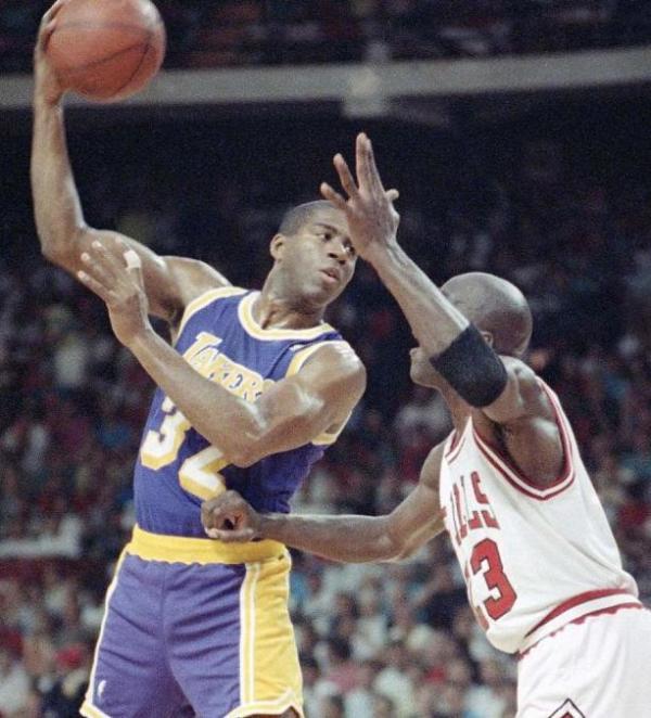 以压倒性的 以压倒性的